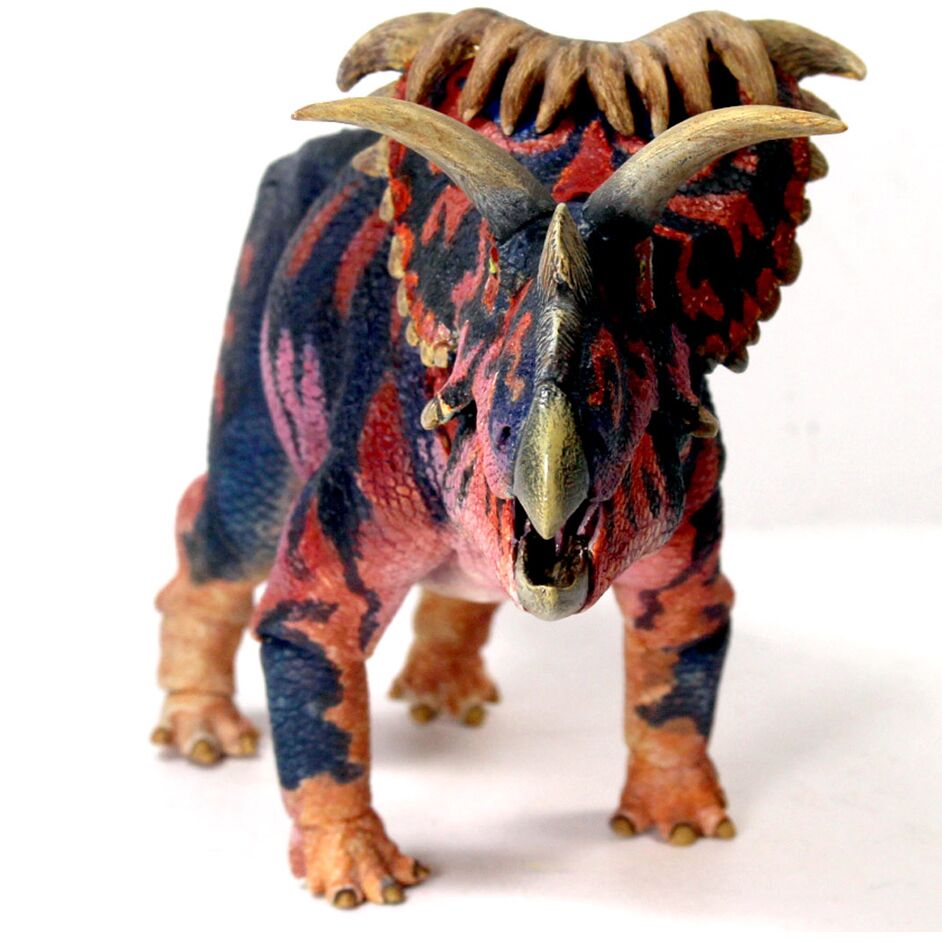Beasts of the Mesozoic Kosmoceratops richardsoni articulated dinosaur model (anterior view).